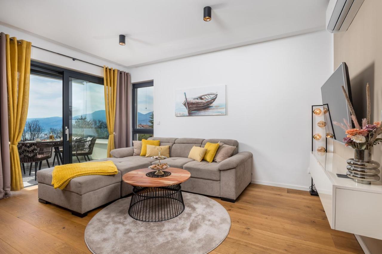 Apartment Top View With Balcony And Private Parking リエカ エクステリア 写真