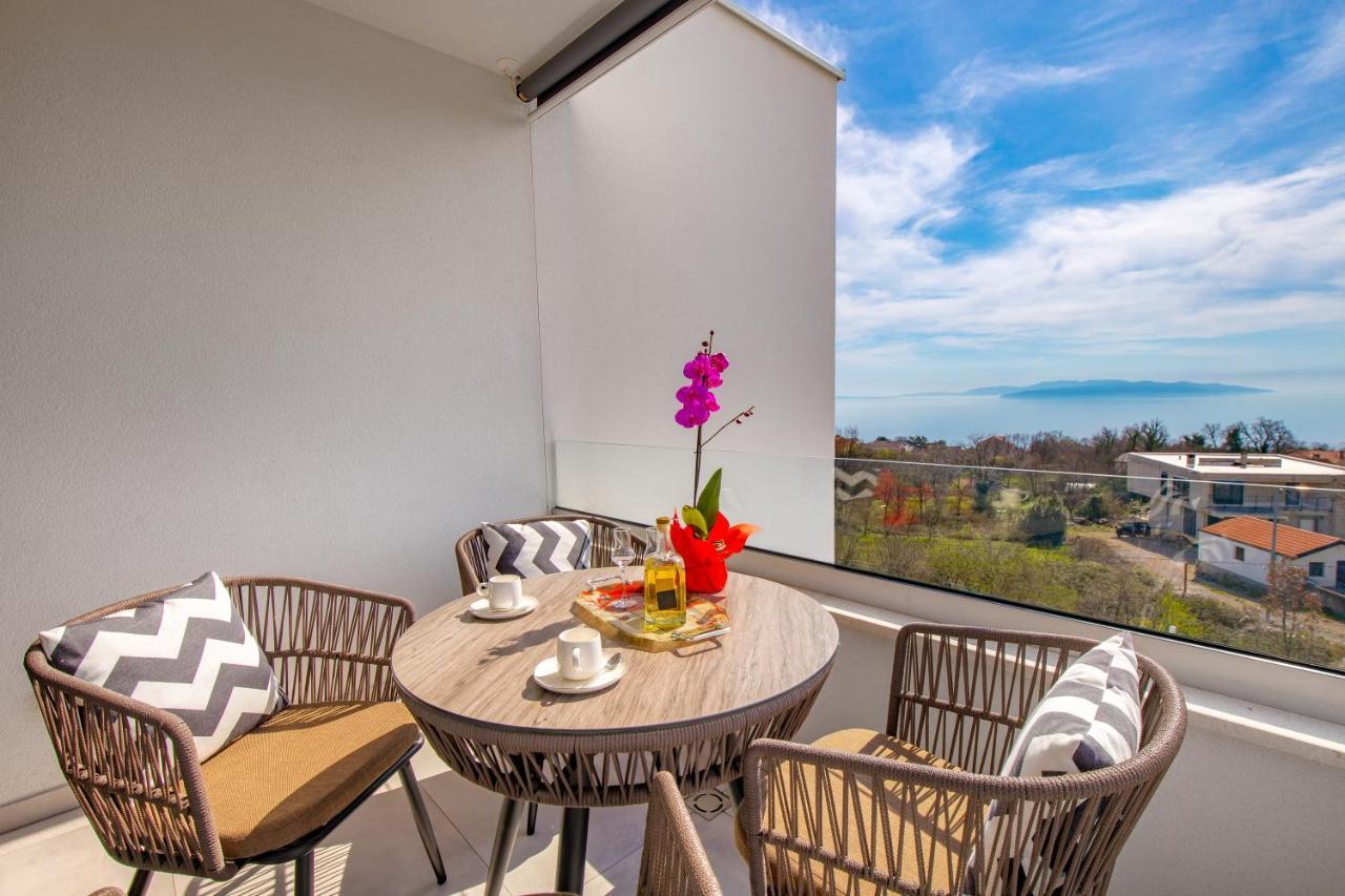 Apartment Top View With Balcony And Private Parking リエカ エクステリア 写真