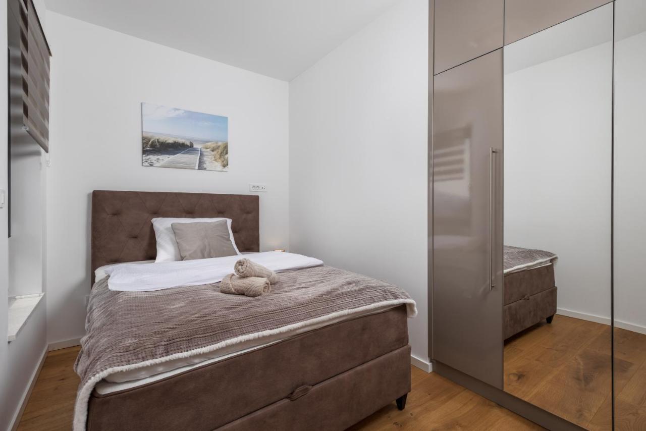 Apartment Top View With Balcony And Private Parking リエカ エクステリア 写真