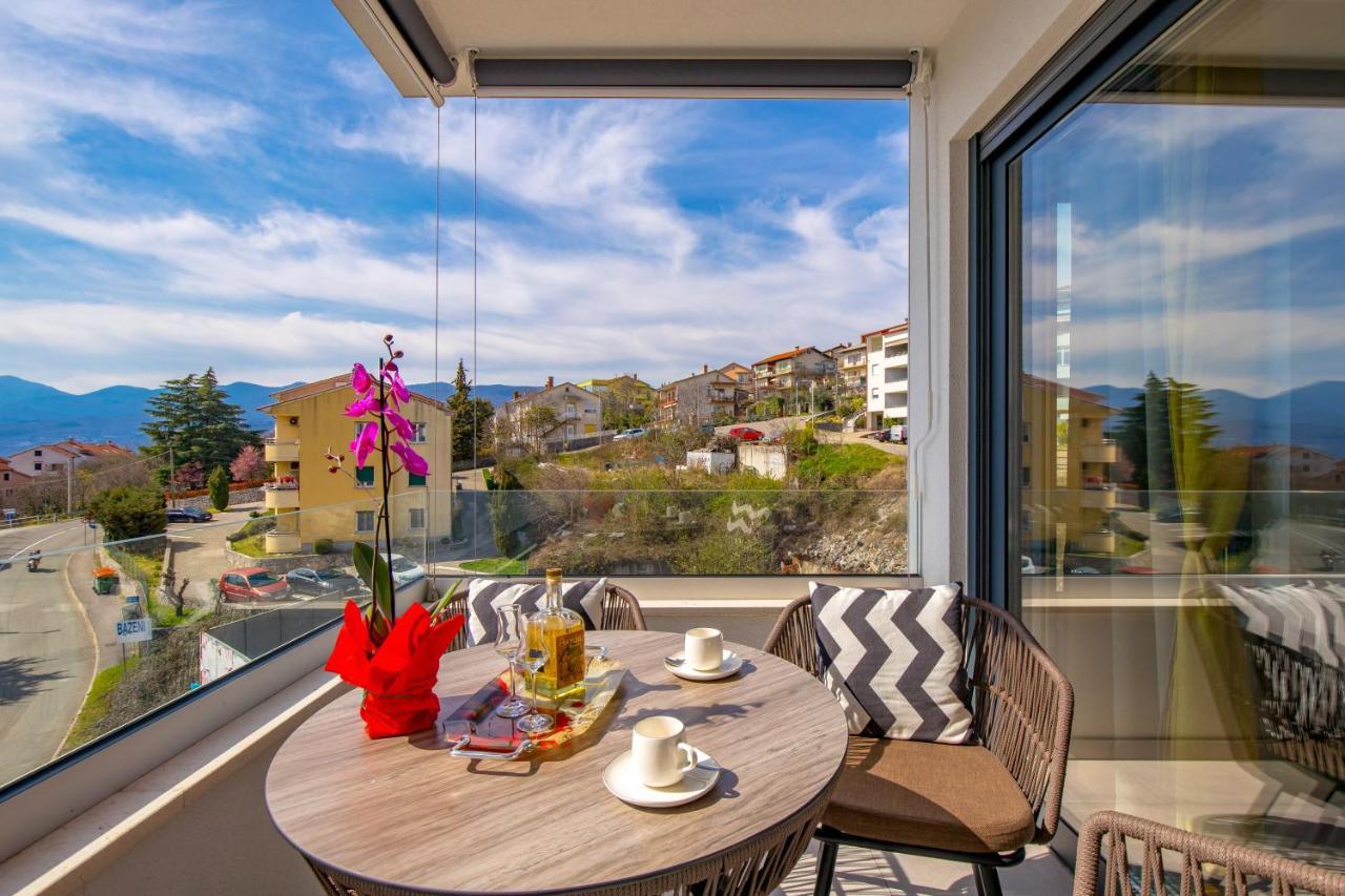 Apartment Top View With Balcony And Private Parking リエカ エクステリア 写真