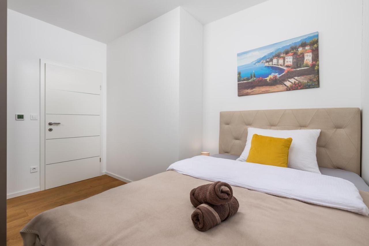 Apartment Top View With Balcony And Private Parking リエカ エクステリア 写真